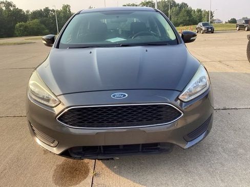 Used 2016 Ford Focus SE FWD image 2