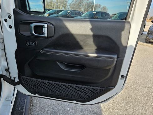 Used 2021 Jeep Wrangler Unlimited Sahara w/ Cold Weather Group image 32