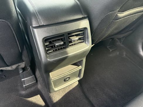 Used 2024 Ford Edge SE AWD/4WD image 16