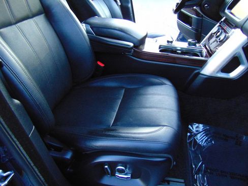Used 2017 Land Rover Range Rover HSE image 14