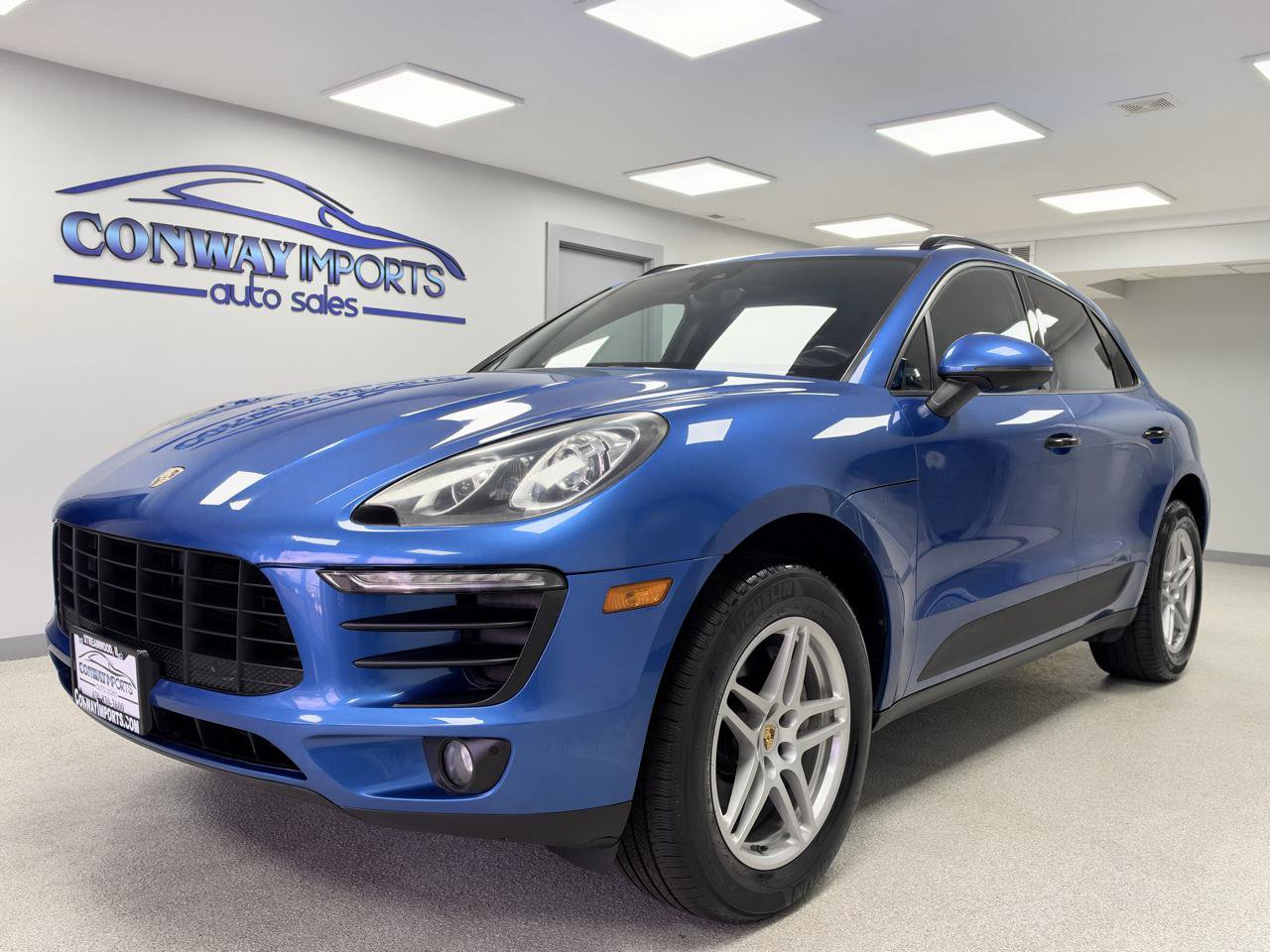 Used 2017 Porsche Macan AWD/4WD image 1