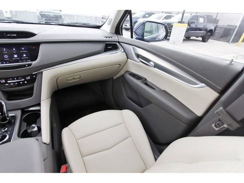 Used 2023 Cadillac XT5 Premium Luxury w/ Technology Package image 9