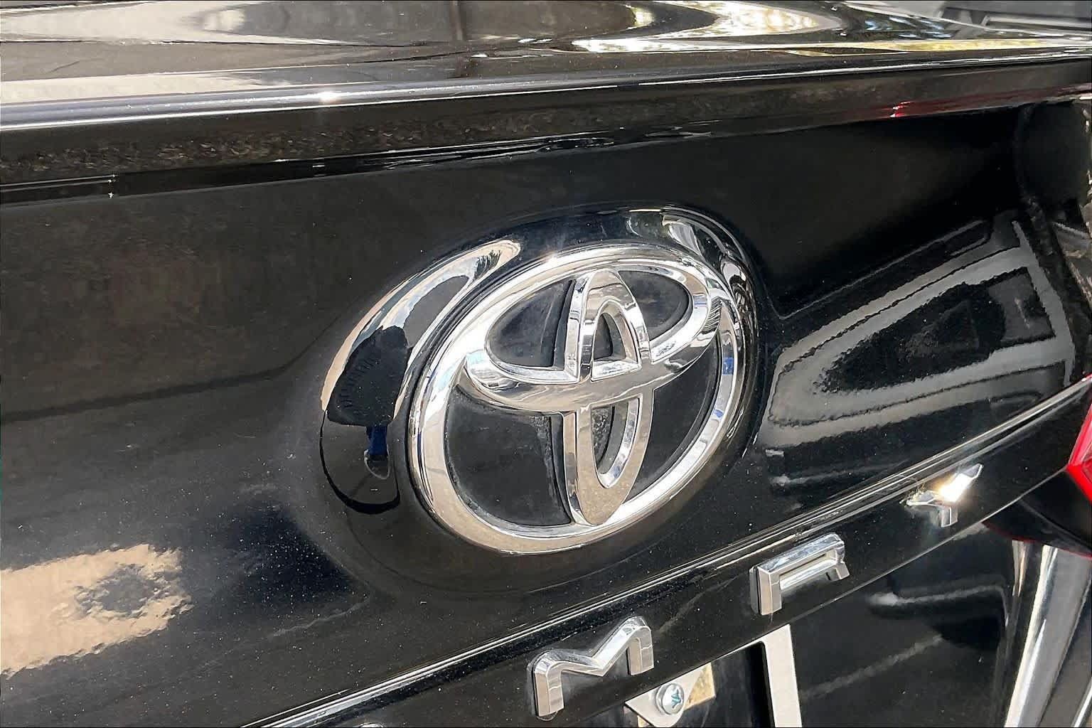 Used 2022 Toyota Camry SE FWD image 31