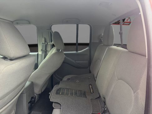 Used 2018 Nissan Frontier SV image 10