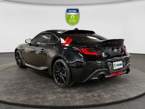 Used 2022 Toyota GR86 Premium w/ ALL Weather Mat Package (TMS) RWD image 3
