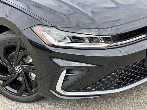 New 2026 Volkswagen Jetta SE image 3