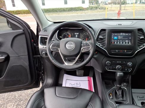 Used 2021 Jeep Cherokee Latitude Plus w/ Sun & Sound Group image 14