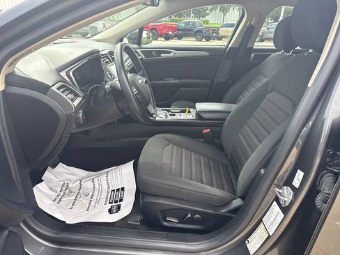 Used 2020 Ford Fusion SE FWD image 7