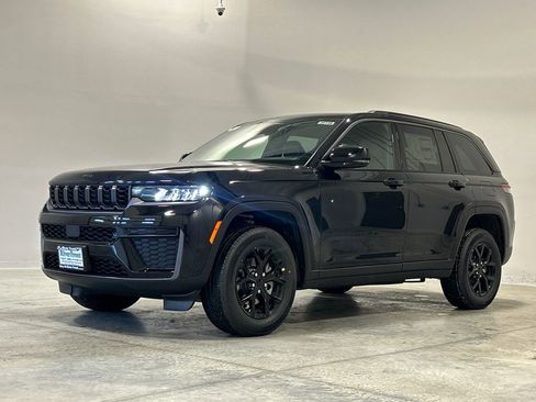 New 2026 Jeep Grand Cherokee Altitude image 2