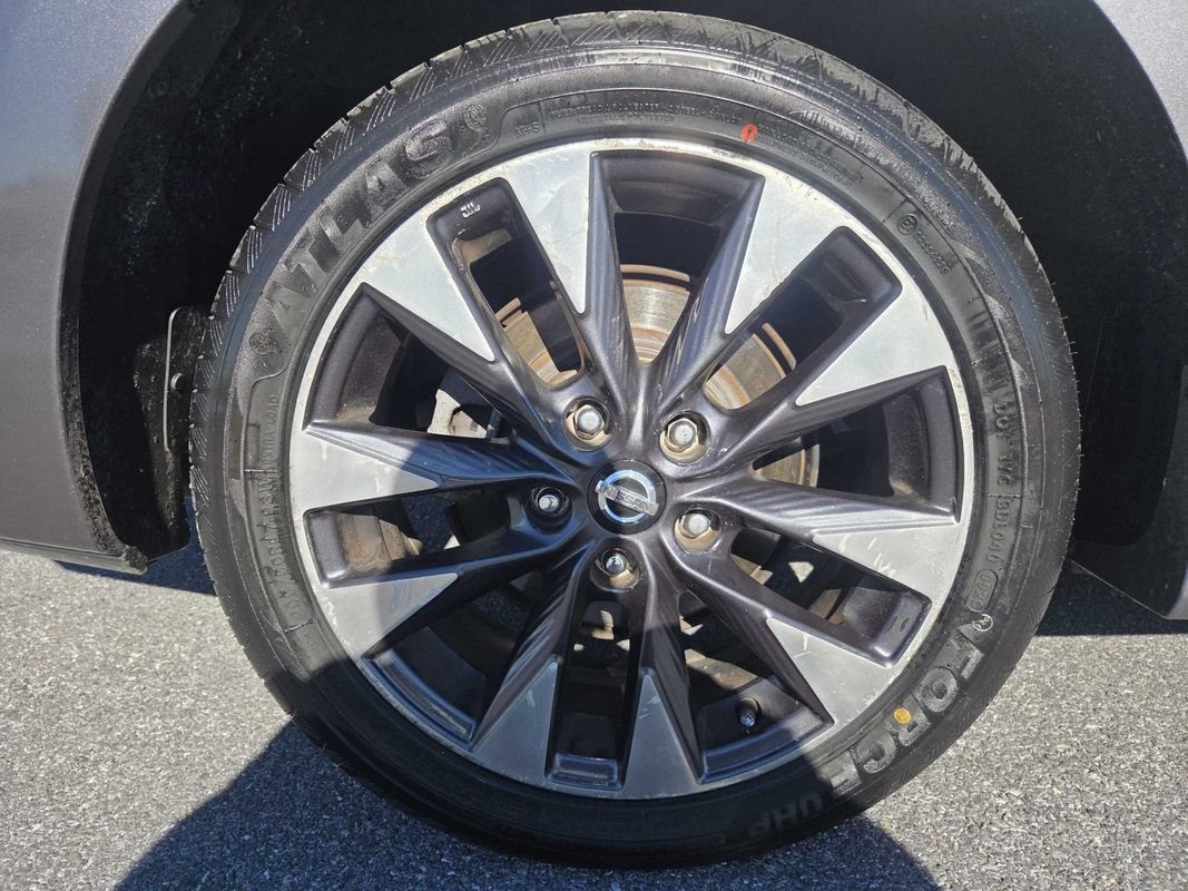 Used 2017 Nissan Sentra SR w/ Driver's Assist Package FWD image 28