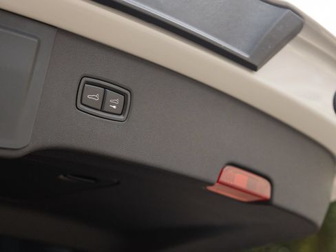 Certified 2025 Porsche Cayenne E-Hybrid AWD/4WD image 30
