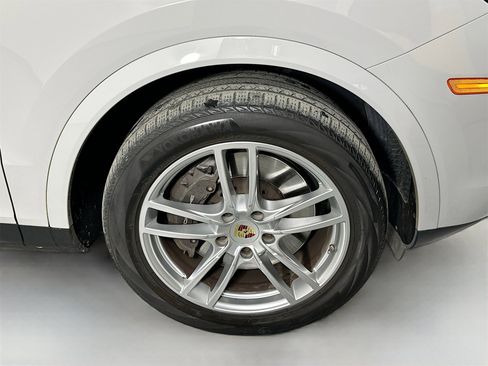 Certified 2023 Porsche Cayenne Platinum Edition image 14