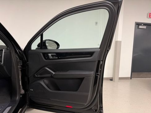 Certified 2019 Porsche Cayenne AWD/4WD image 33