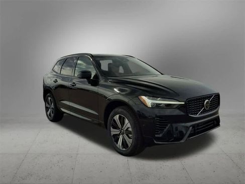 Used 2025 Volvo XC60 T8 Plus w/ Protection Package Premier image 8