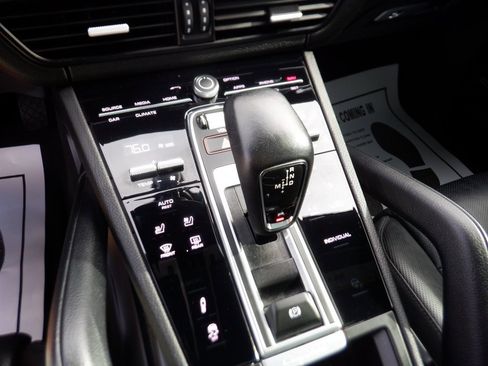 Used 2023 Porsche Cayenne Platinum Edition image 20