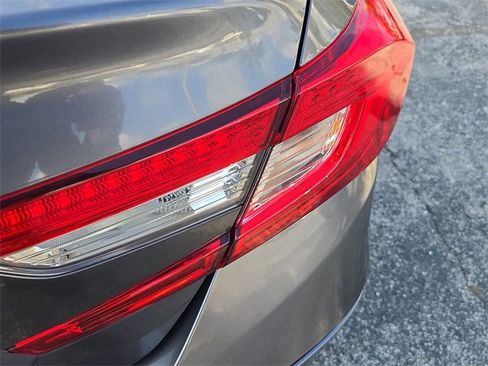 Used 2022 Honda Accord EX-L image 6