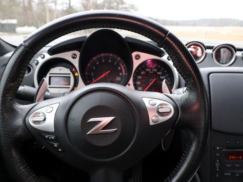 Used 2010 Nissan 370Z Touring image 7