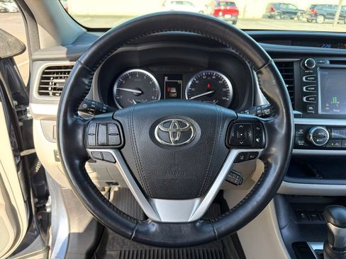 Used 2018 Toyota Highlander Limited Platinum AWD/4WD image 16