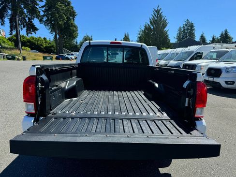 Used 2017 Toyota Tacoma SR RWD image 7