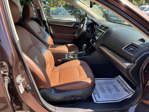 Used 2019 Subaru Outback 3.6R Touring AWD/4WD image 11