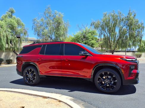 Used 2024 Chevrolet Traverse RS FWD image 4