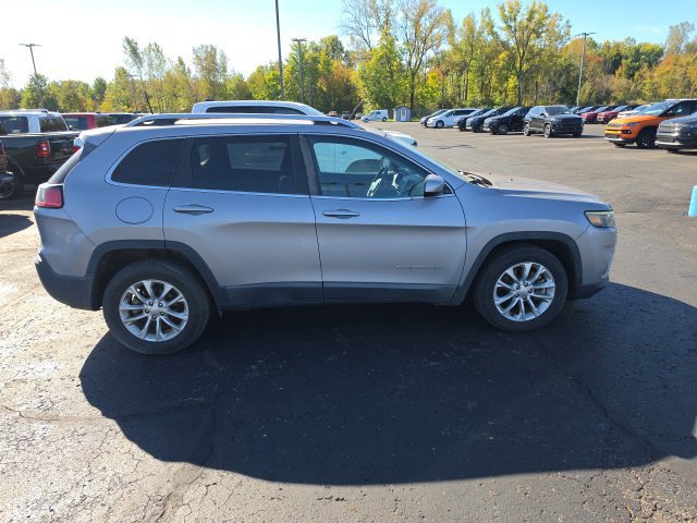 Used 2019 Jeep Cherokee Latitude w/ Cold Weather Group FWD image 2