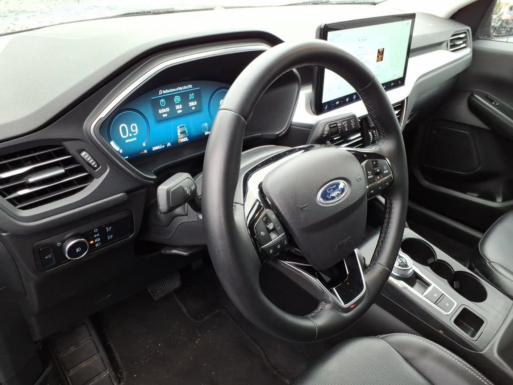 Used 2025 Ford Escape Platinum AWD/4WD image 18
