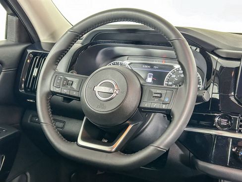 Certified 2025 Nissan Pathfinder SV w/ SV Premium Package image 16