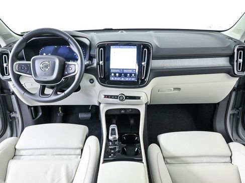 Certified 2026 Volvo XC40 B5 Plus AWD/4WD image 19