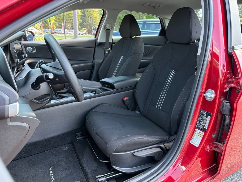 Certified 2023 Hyundai Elantra SEL w/ Preferred Accessory Package FWD image 23