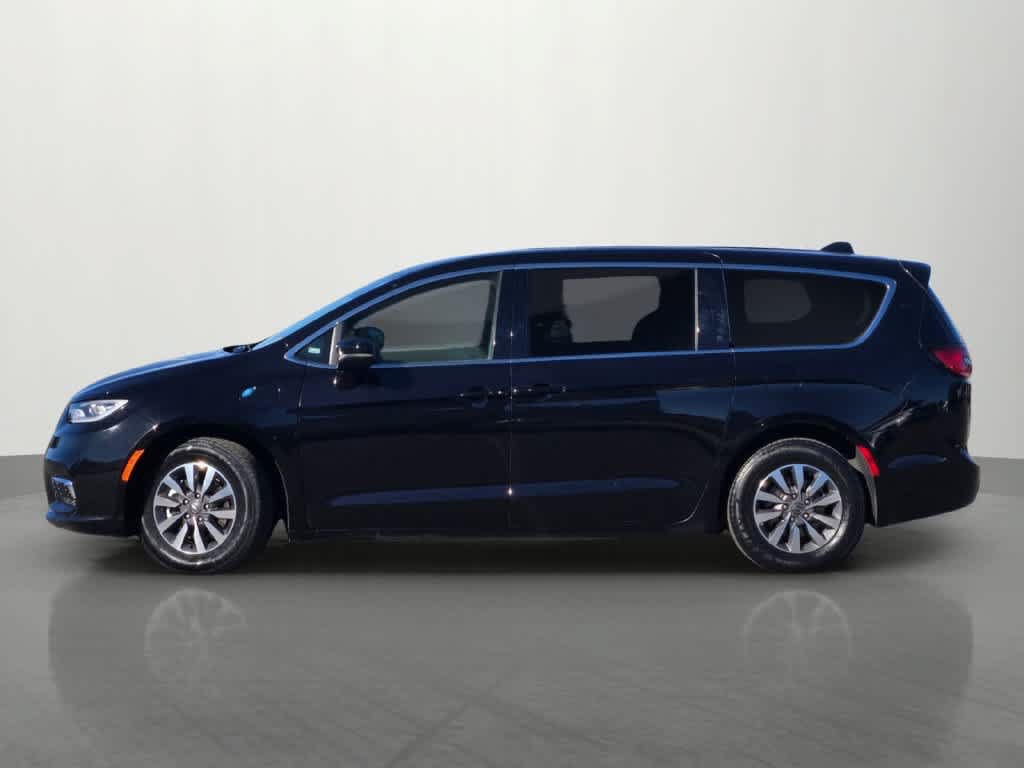 Used 2024 Chrysler Pacifica Limited FWD image 3