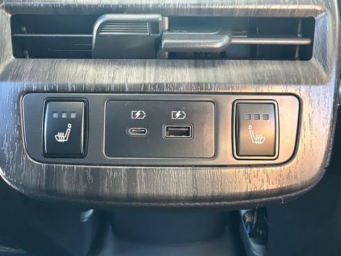 Used 2023 Nissan Ariya AWD image 15
