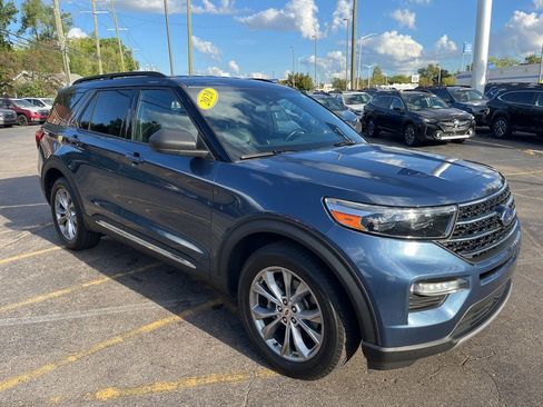 Used 2020 Ford Explorer XLT w/ Equipment Group 202A image 3
