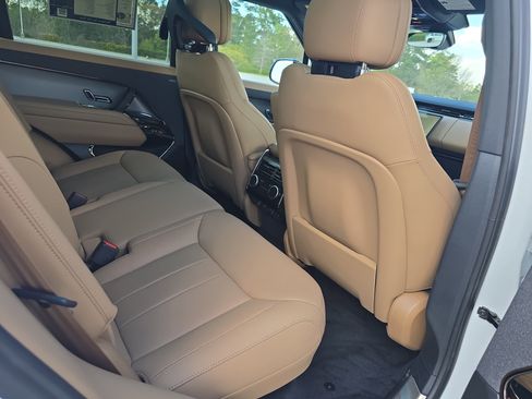 Used 2024 Land Rover Range Rover Sport SE image 11