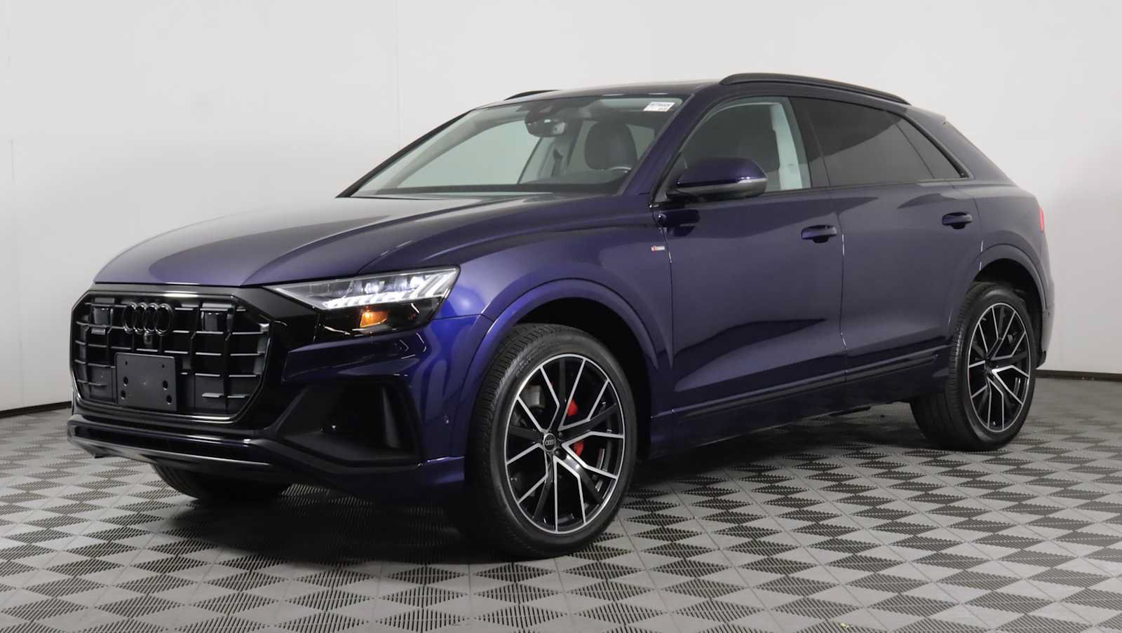 Used 2023 Audi Q8 Premium Plus AWD/4WD image 3