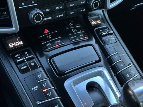 Used 2017 Porsche Cayenne Platinum Edition image 39