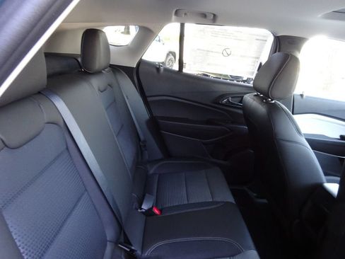 New 2026 Chevrolet Trax LT w/ Sunroof Package FWD image 22