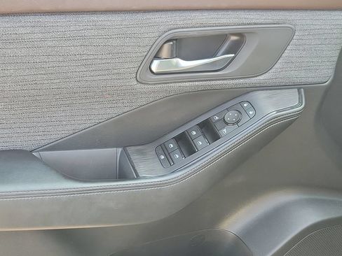 Used 2023 Nissan Rogue SV AWD/4WD image 18