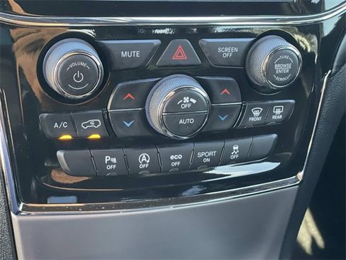 Used 2022 Jeep Grand Cherokee Laredo X image 16