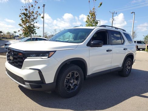 New 2025 Honda Pilot TrailSport image 8