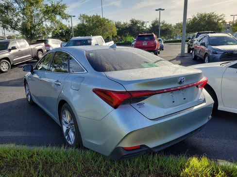 Used 2021 Toyota Avalon XLE w/ Moonroof Package FWD image 3