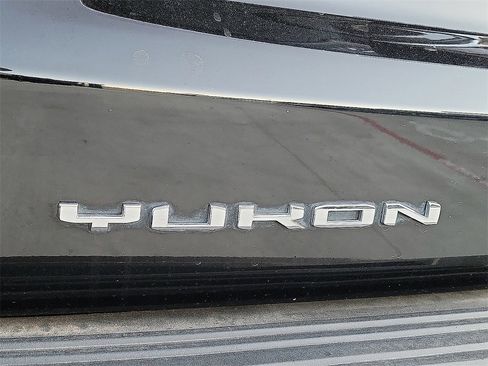 Used 2023 GMC Yukon XL Denali image 9
