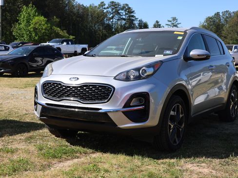 Used 2020 Kia Sportage EX image 2