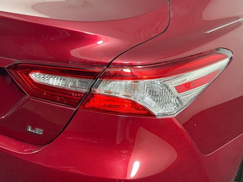 Used 2018 Toyota Camry L image 33
