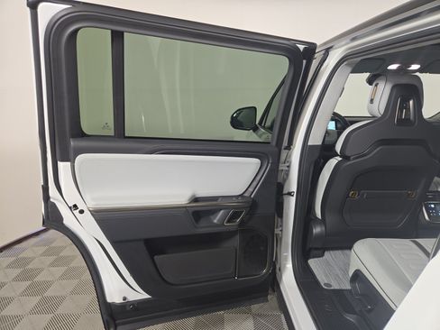 Used 2024 Rivian R1S Adventure AWD/4WD image 17