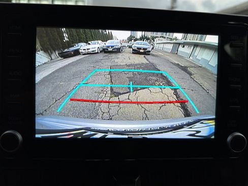 Used 2022 Toyota Corolla LE image 12