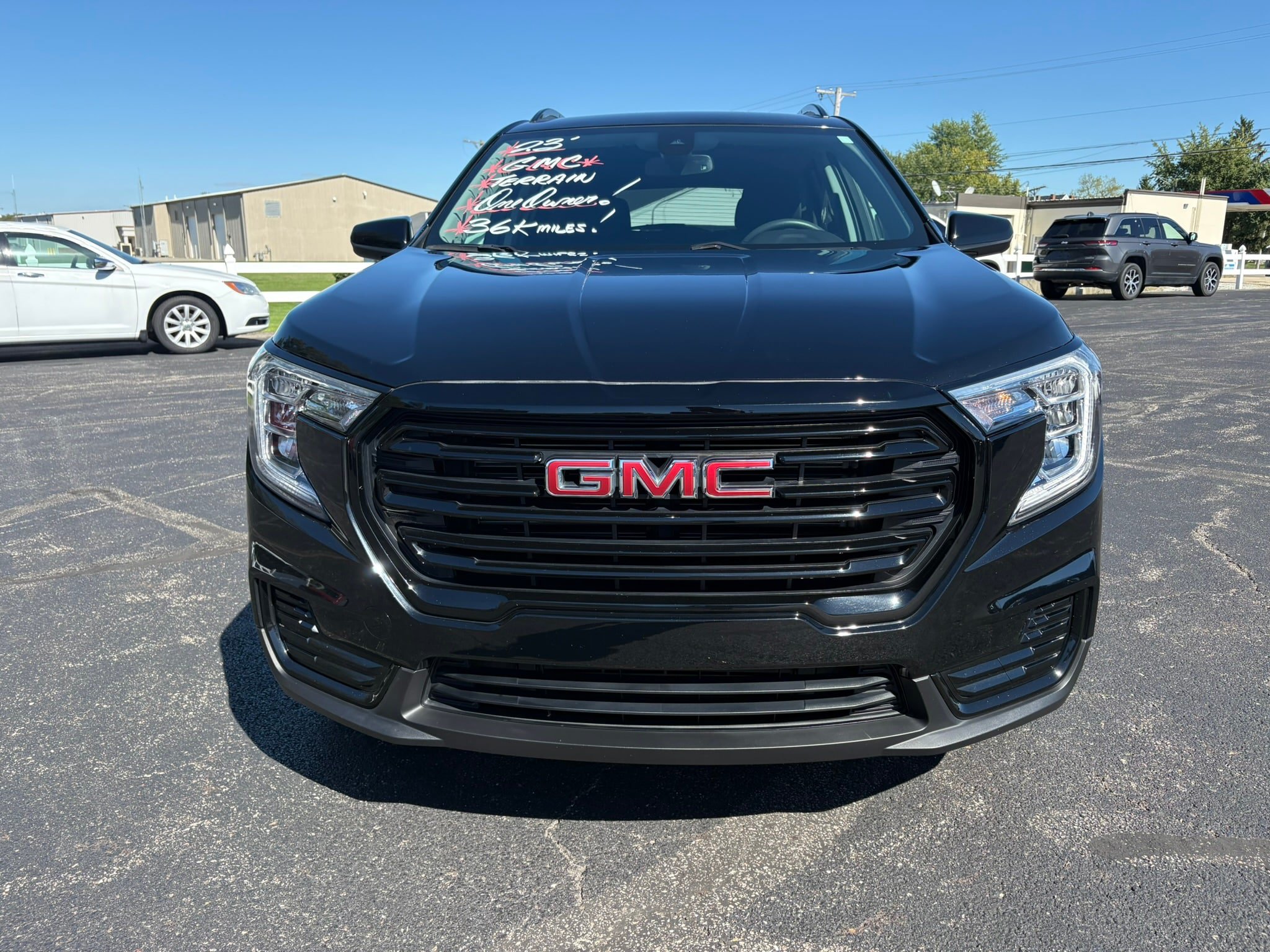 Used 2023 GMC Terrain SLE w/ Driver Convenience Package FWD image 4
