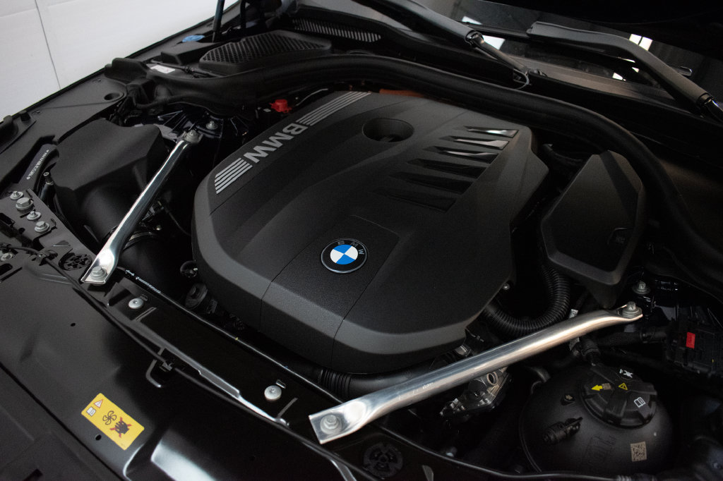 New 2027 BMW 550e xDrive w/ Premium Package AWD/4WD image 10