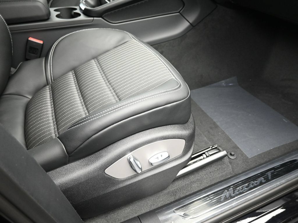 Certified 2026 Porsche Macan Turbo AWD/4WD image 29