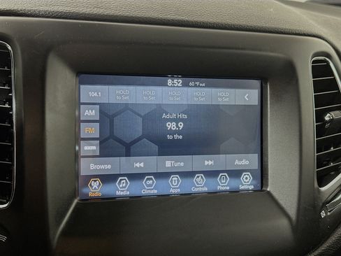 Used 2018 Jeep Compass Latitude w/ Popular Equipment Group FWD image 14